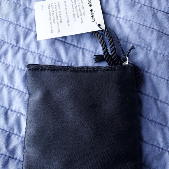 Elissa Bloom Night Out Satin Zippered Beaded Wristlet Blonde Girl - Picture 3 of 7